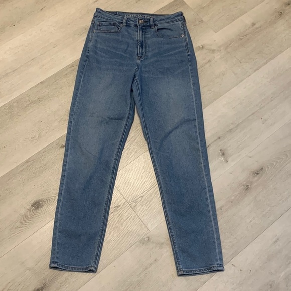 American Eagle High Rise Light Wash Mom‎ Jeans size 6 long stretchy - Picture 4 of 11